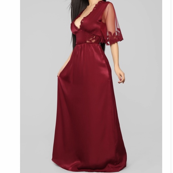 Fashion Nova Dresses & Skirts - 💕Fashion Nova Wine Maxi💕